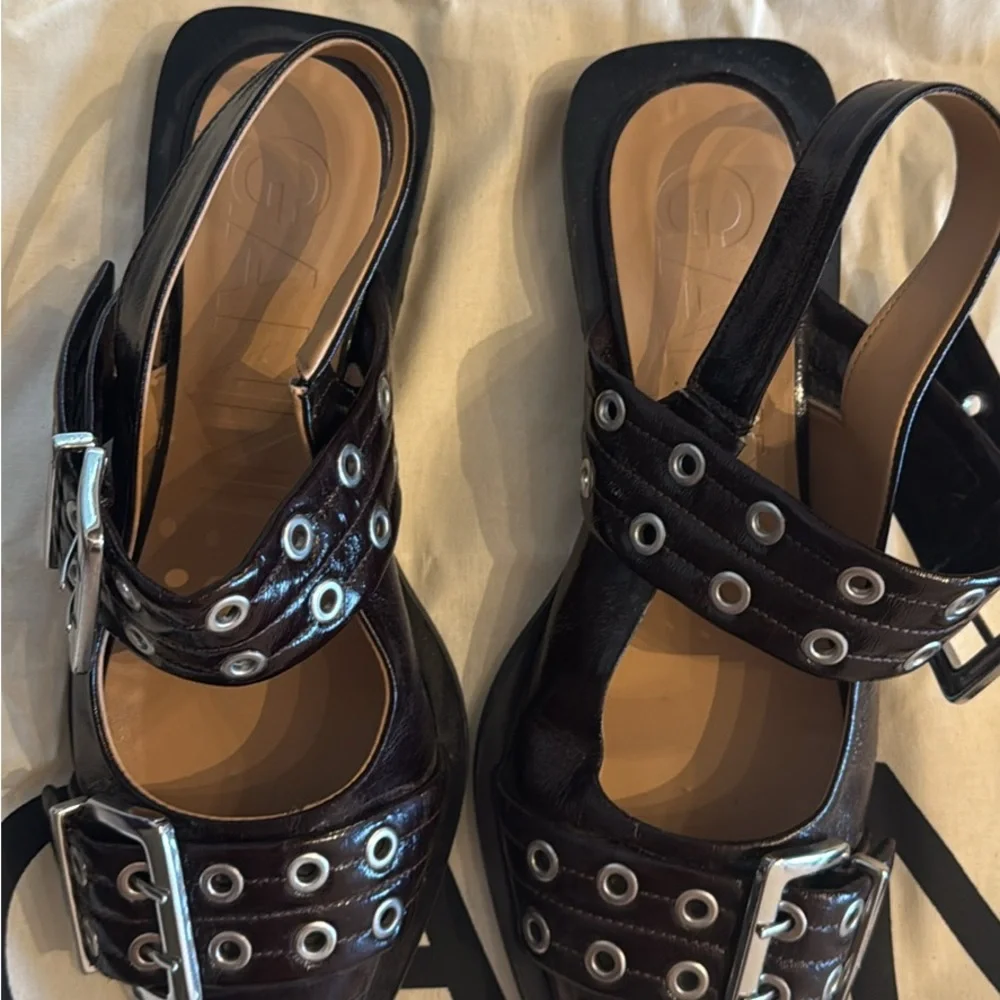 Ganni Stylish Burgundy Women's Shoes with Buckle Detail - Picture 2 of 6